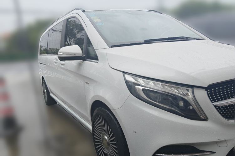 Used Mercedes-Benz V-Class 2021 V 260 L Long-wheelbase Luxury Edition Front Right 45 Deg
