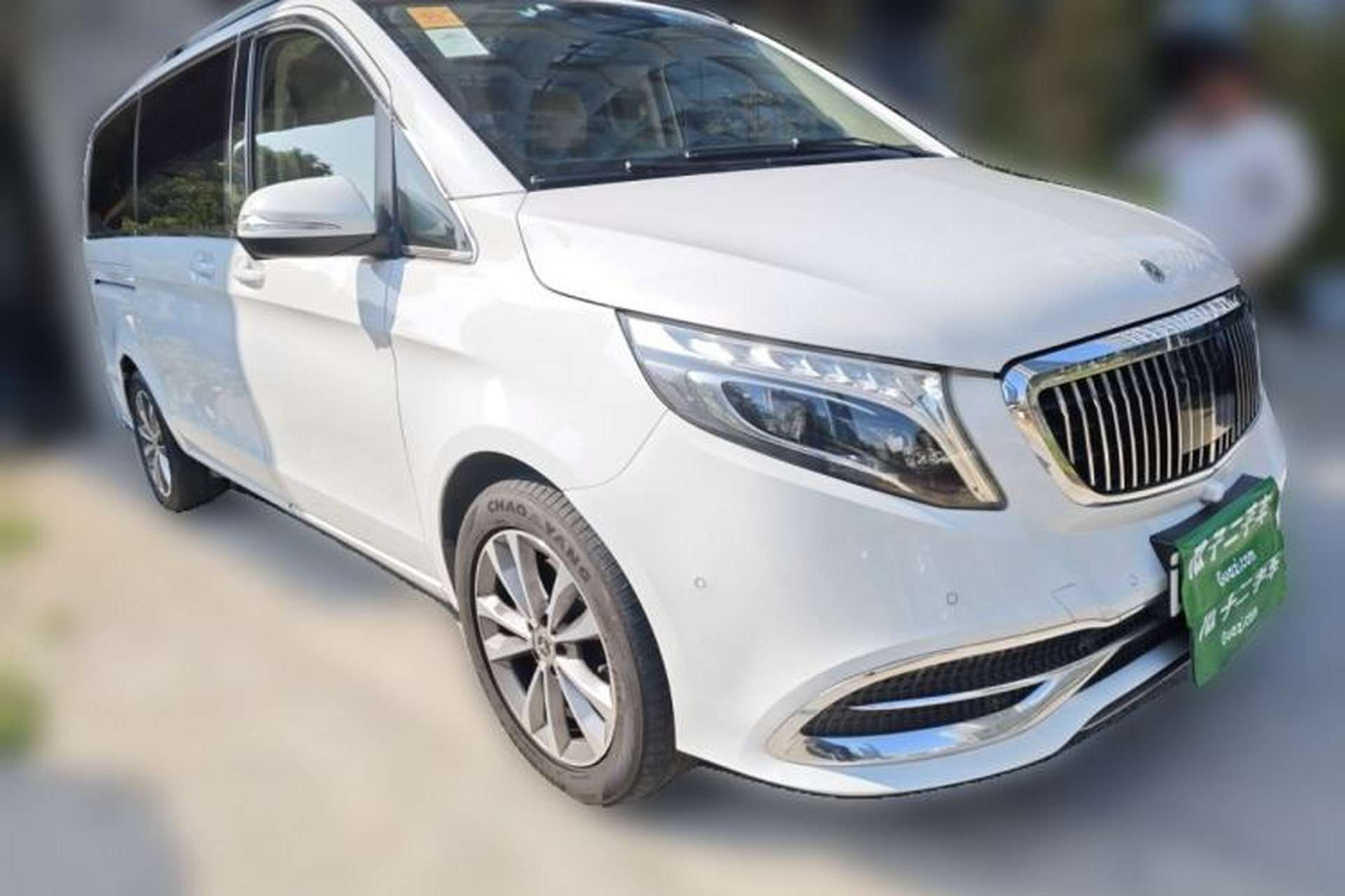 Used Mercedes-Benz V-Class 2021 V 260 Avantgarde Edition Front Right 45 Deg