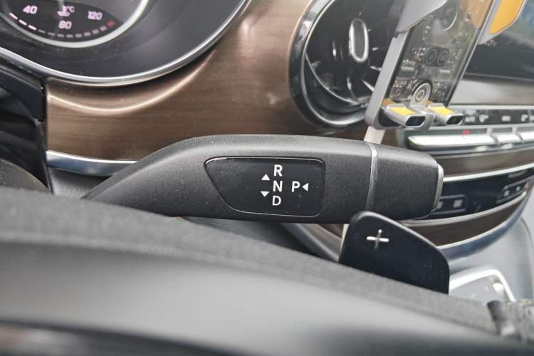 Used Mercedes-Benz V-Class 2021 V 260 L Long-wheelbase Luxury Edition Gear Lever