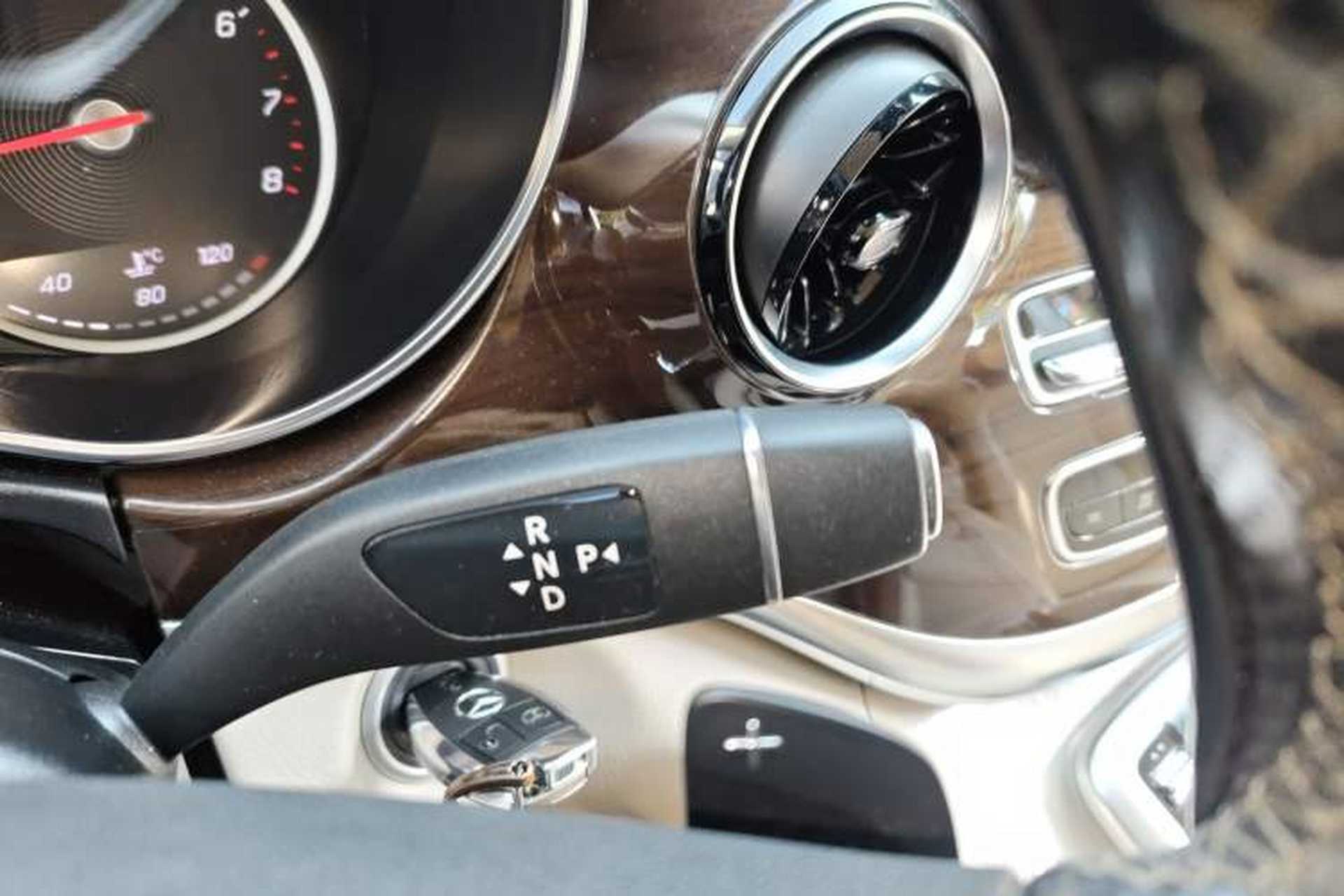 Used Mercedes-Benz V-Class 2021 V 260 Avantgarde Edition Gear Lever