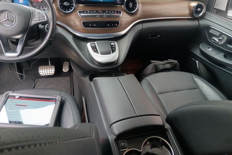 Used Mercedes-Benz V-Class 2021 V 260 Prestige Edition Gear Lever