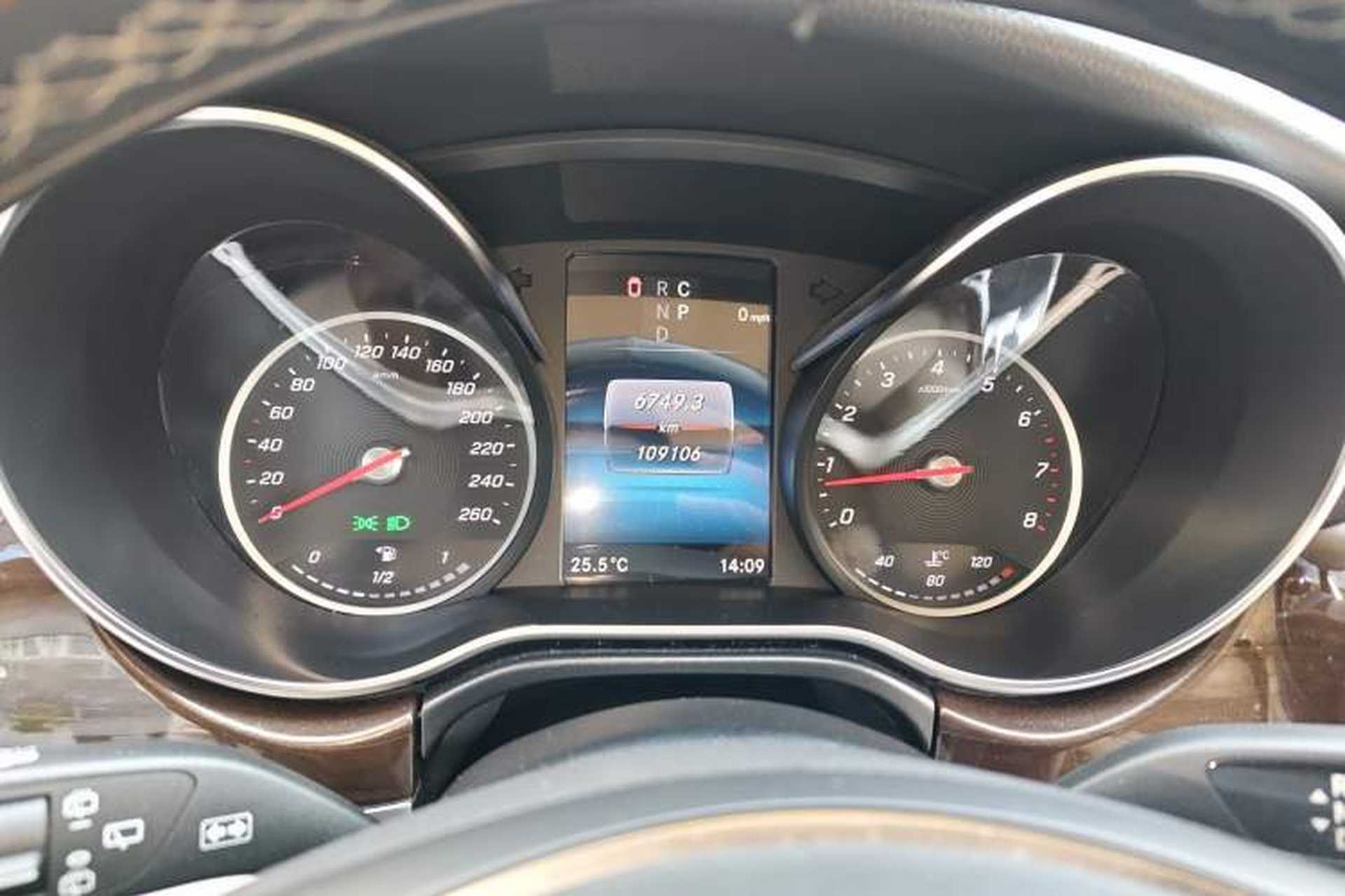Used Mercedes-Benz V-Class 2021 V 260 Avantgarde Edition Instrument Cluster