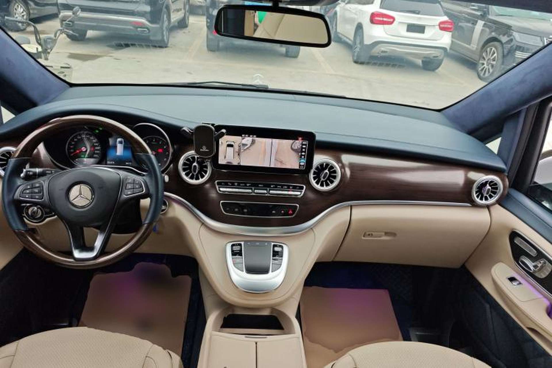 Used Mercedes-Benz V-Class 2021 V 260 Avantgarde Edition Interior 2
