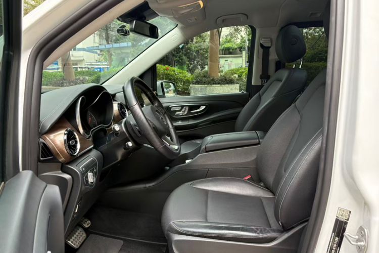 Used Mercedes-Benz V-Class 2021 V 260 Prestige Edition Interior 3