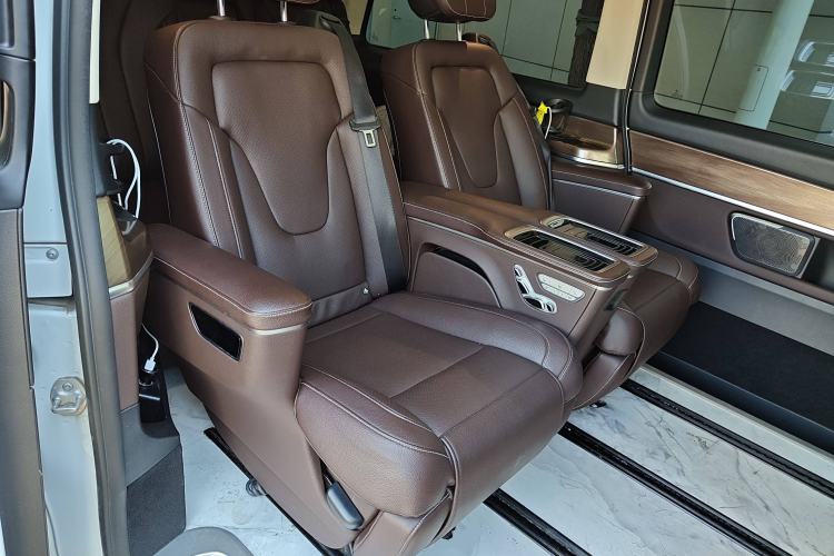 Used Mercedes-Benz V-Class 2021 V 260 L Long-wheelbase Luxury Edition Left Rear Seat