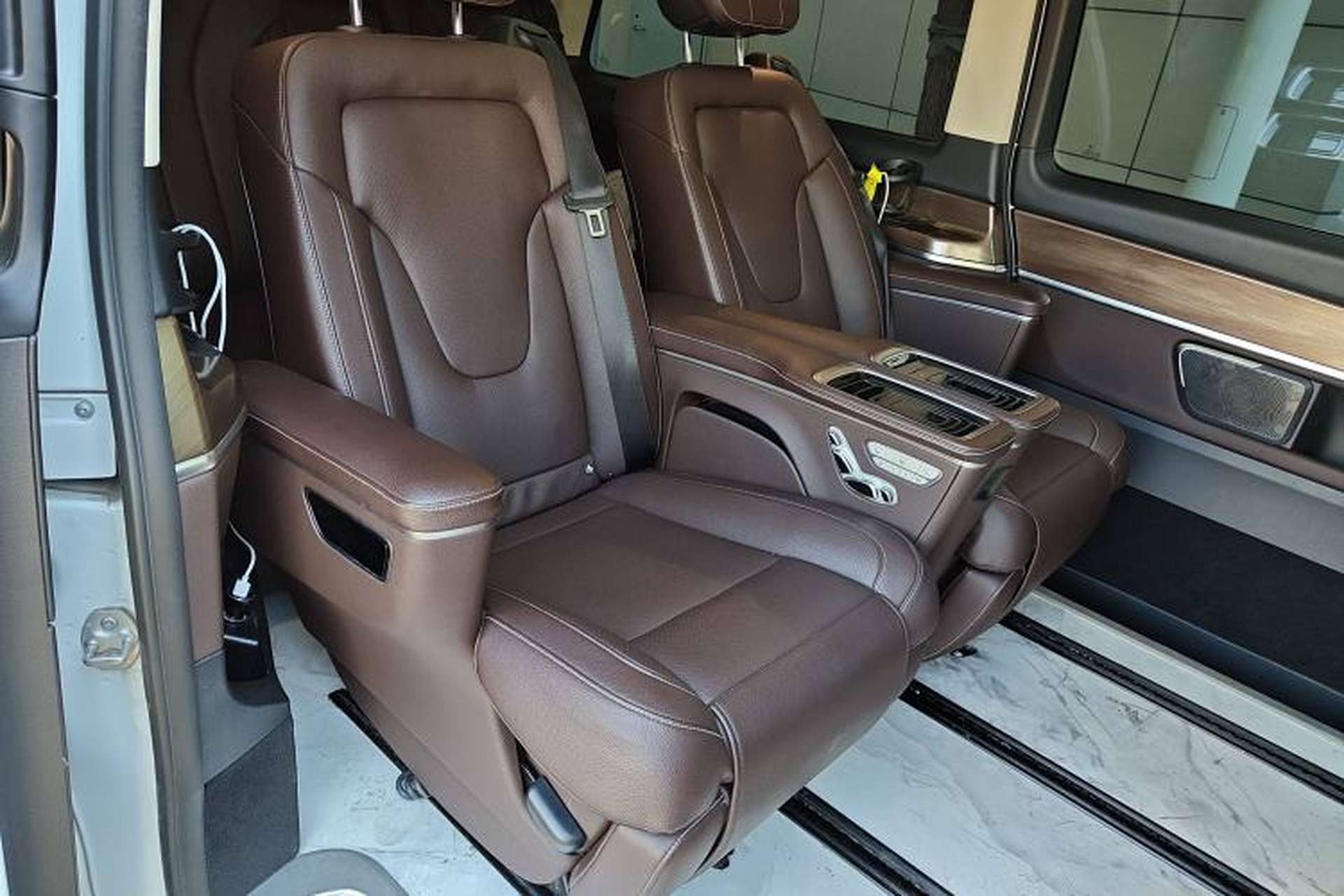 Used Mercedes-Benz V-Class 2021 V 260 L Long-wheelbase Luxury Edition Left Rear Seat