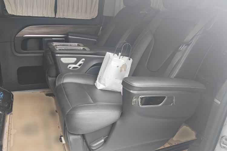 Used Mercedes-Benz V-Class 2021 V 260 L Long-wheelbase Luxury Edition Left Rear Seat