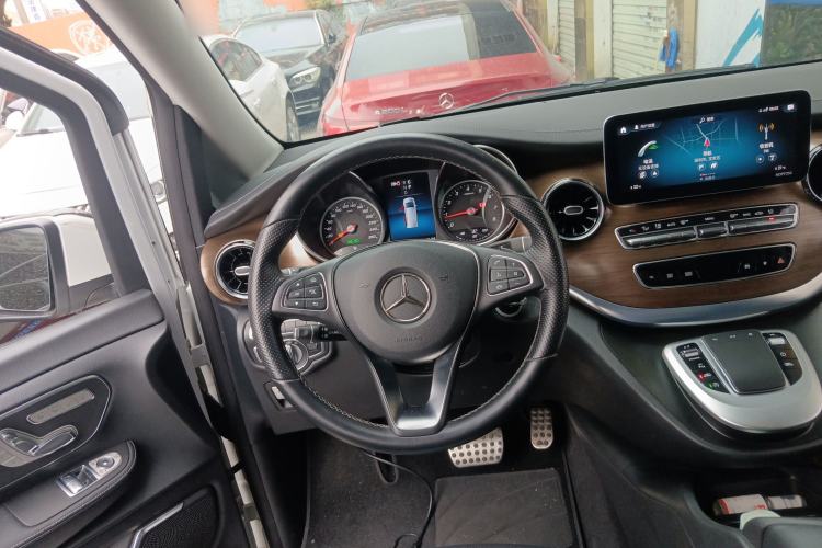 Used Mercedes-Benz V-Class 2021 V 260 Prestige Edition Steering Wheel