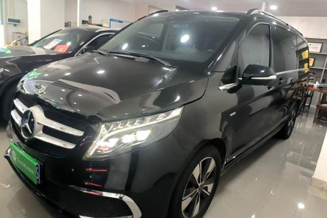 Ojetý Mercedes-Benz V-Class 2022 V 260 Prestige Edition