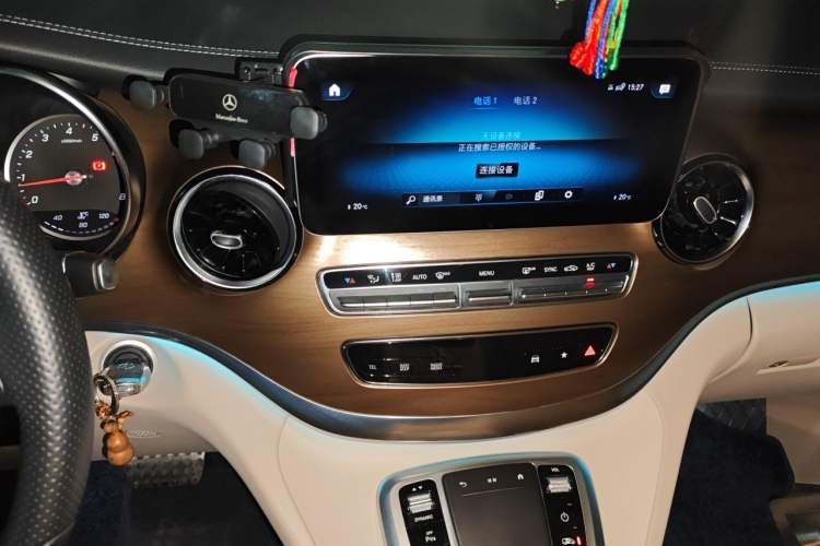 Used Mercedes-Benz V-Class 2022 V 260 Prestige Edition Audio And AC Panel