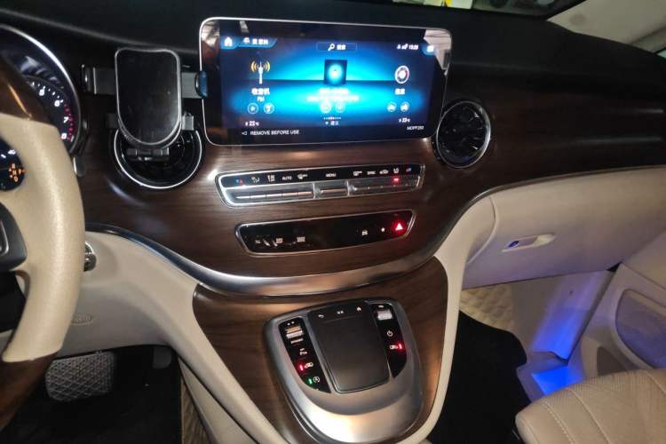 Used Mercedes-Benz V-Class 2022 V 260 Avantgarde Edition Audio And AC Panel