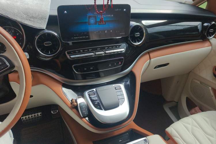 Used Mercedes-Benz V-Class 2022 V 260 L Long Wheelbase Prestige Edition Audio And AC Panel