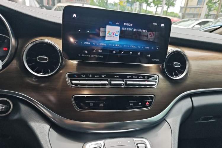 Used Mercedes-Benz V-Class 2022 V 260 L Long-wheelbase Luxury Edition Audio And AC Panel