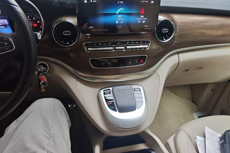 Used Mercedes-Benz V-Class 2022 V 260 Prestige Edition Audio And AC Panel