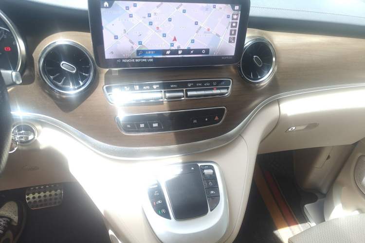 Used Mercedes-Benz V-Class 2022 V 260 L Long-wheelbase Luxury Edition Audio And AC Panel