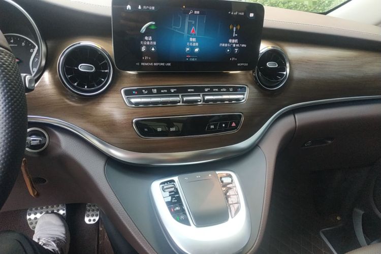 Used Mercedes-Benz V-Class 2022 V 260 L Long-wheelbase Luxury Edition Audio And AC Panel