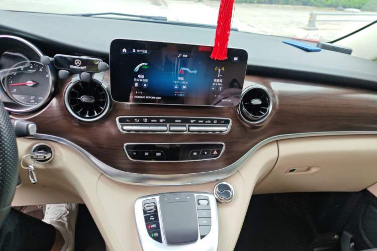 Used Mercedes-Benz V-Class 2022 V 260 Avantgarde Edition Audio And AC Panel