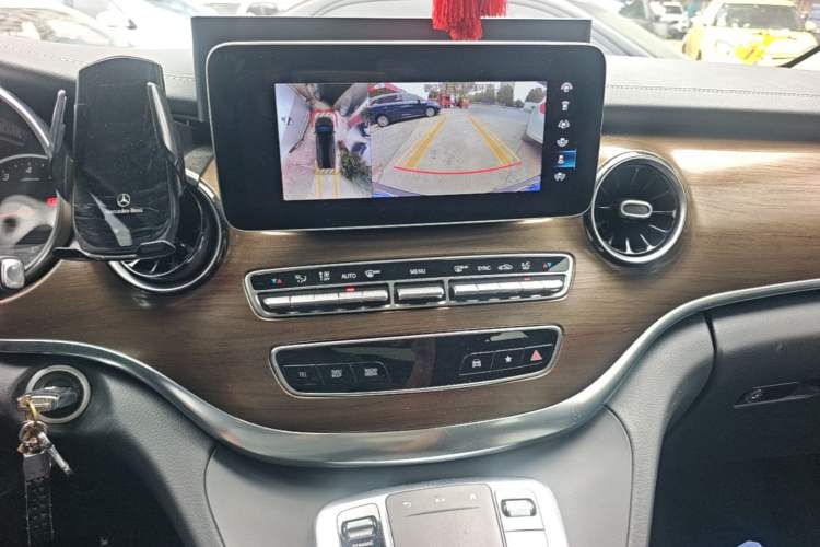 Used Mercedes-Benz V-Class 2022 V 260 Prestige Edition Audio And AC Panel