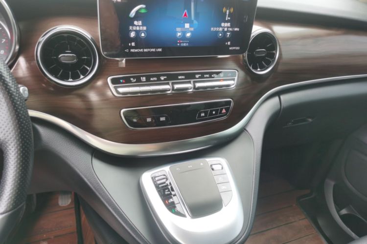 Used Mercedes-Benz V-Class 2022 V 260 Avantgarde Edition Audio And AC Panel