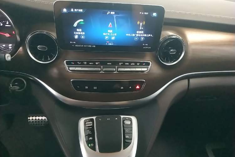 Used Mercedes-Benz V-Class 2022 V 260 L Long-wheelbase Luxury Edition Audio And AC Panel