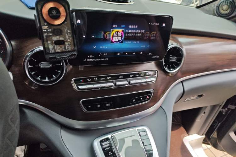 Used Mercedes-Benz V-Class 2022 V 260 Avantgarde Edition Audio And AC Panel
