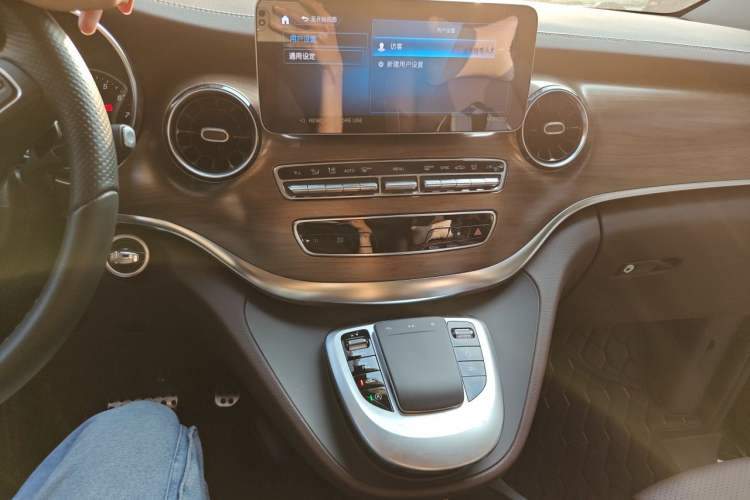Used Mercedes-Benz V-Class 2022 V 260 Prestige Edition Audio And AC Panel