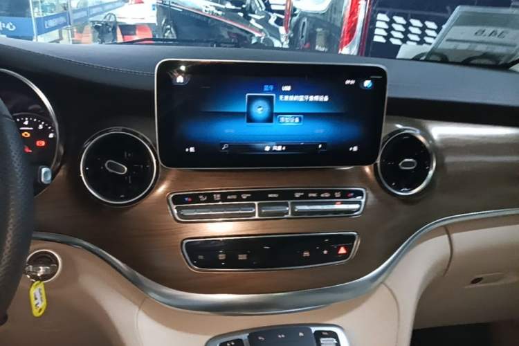 Used Mercedes-Benz V-Class 2022 V 260 L Long-wheelbase Luxury Edition Audio And AC Panel