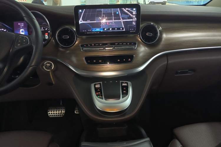 Used Mercedes-Benz V-Class 2022 V 260 Prestige Edition Audio And AC Panel