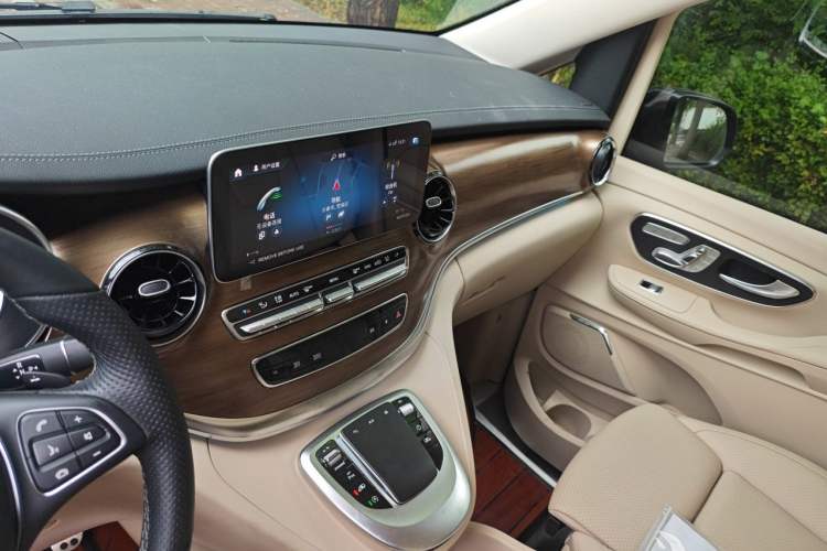 Used Mercedes-Benz V-Class 2022 V 260 L Long Wheelbase Prestige Edition Audio And AC Panel