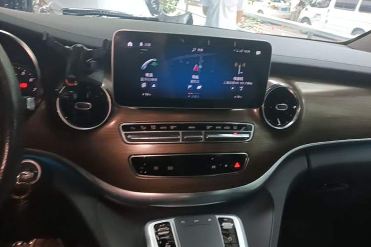 Used Mercedes-Benz V-Class 2022 V 260 L Long-wheelbase Luxury Edition Audio And AC Panel