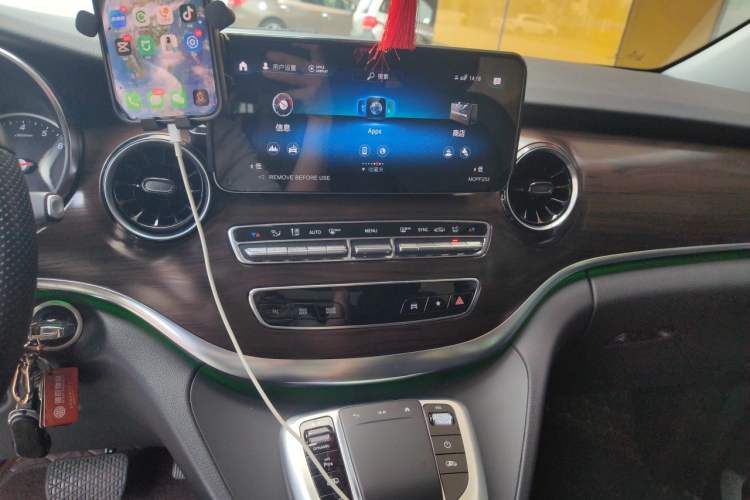 Used Mercedes-Benz V-Class 2022 V 260 Avantgarde Edition Audio And AC Panel