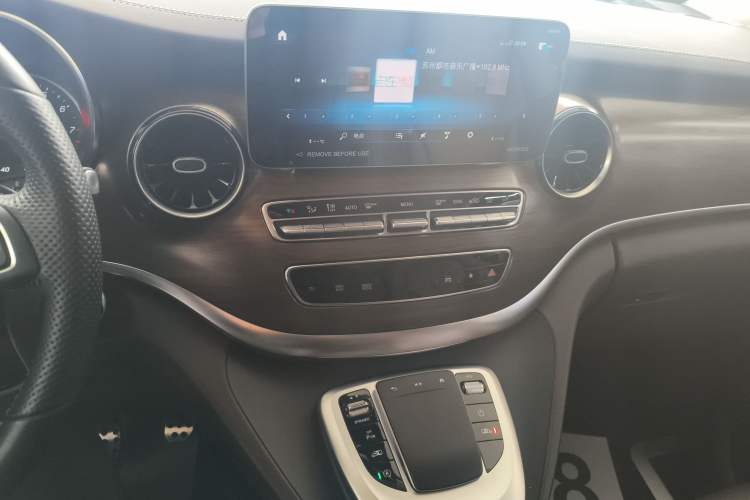 Used Mercedes-Benz V-Class 2022 V 260 L Long-wheelbase Luxury Edition Audio And AC Panel