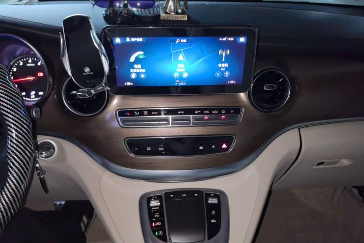 Used Mercedes-Benz V-Class 2022 V 260 L Long Wheelbase Prestige Edition Audio And AC Panel