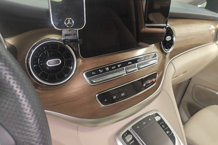 Used Mercedes-Benz V-Class 2022 V 260 L Long Wheelbase Prestige Edition Audio And AC Panel