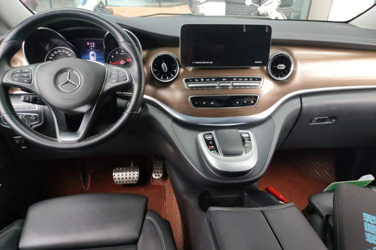 Used Mercedes-Benz V-Class 2022 V 260 Prestige Edition Audio And AC Panel
