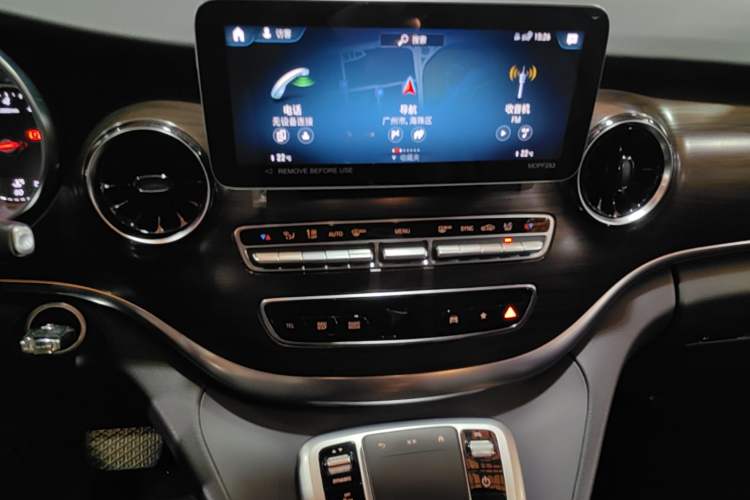 Used Mercedes-Benz V-Class 2022 V 260 Avantgarde Edition Audio And AC Panel