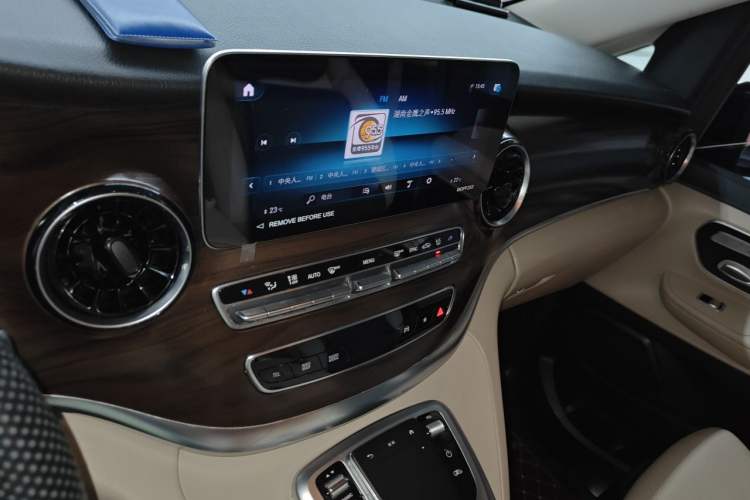 Used Mercedes-Benz V-Class 2022 V 260 Avantgarde Edition Audio And AC Panel
