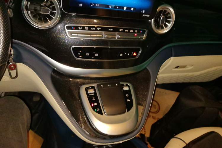 Used Mercedes-Benz V-Class  Audio And AC Panel