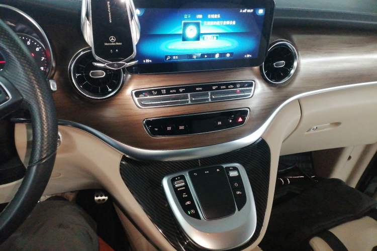 Used Mercedes-Benz V-Class 2022 V 260 L Long-wheelbase Luxury Edition Audio And AC Panel
