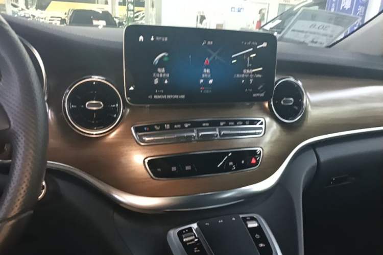 Used Mercedes-Benz V-Class 2022 V 260 Prestige Edition Audio And AC Panel