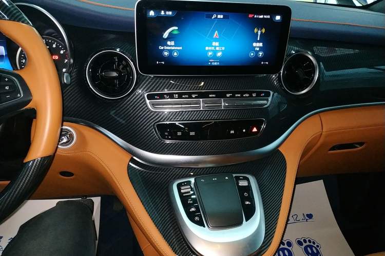 Used Mercedes-Benz V-Class 2022 V 260 Avantgarde Edition Audio And AC Panel