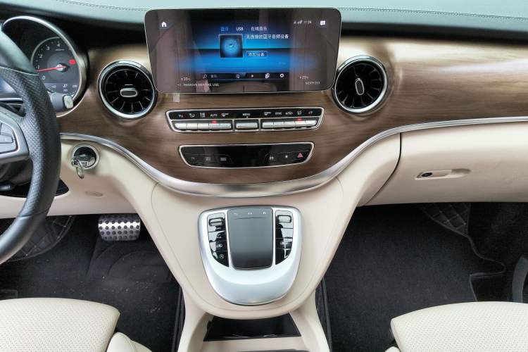Used Mercedes-Benz V-Class 2022 V 260 Prestige Edition Audio And AC Panel