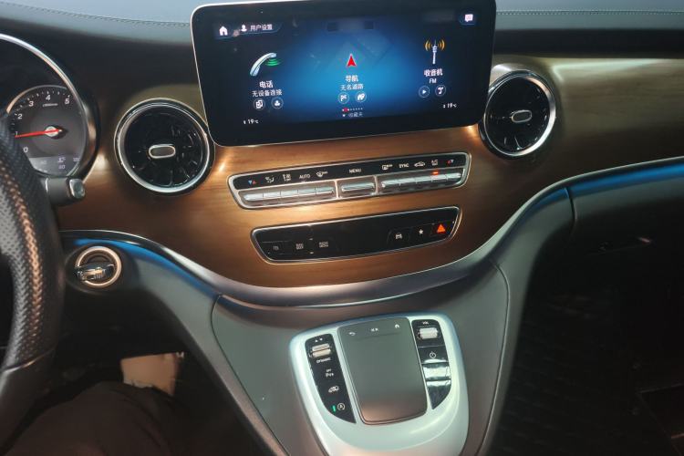 Used Mercedes-Benz V-Class 2022 V 260 Prestige Edition Audio And AC Panel