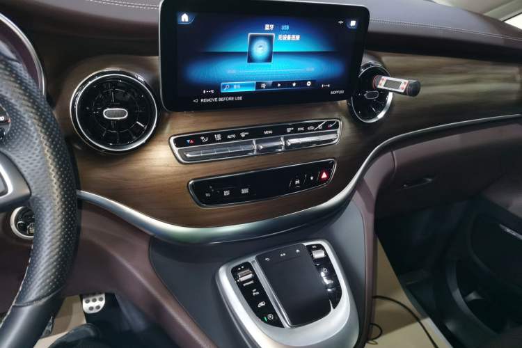 Used Mercedes-Benz V-Class 2022 V 260 L Long-wheelbase Luxury Edition Audio And AC Panel