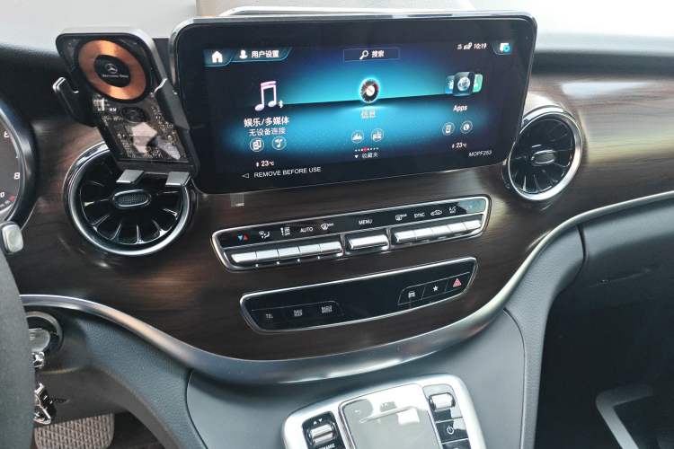 Used Mercedes-Benz V-Class 2022 V 260 Avantgarde Edition Audio And AC Panel