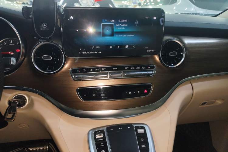 Used Mercedes-Benz V-Class 2022 V 260 L Long-wheelbase Luxury Edition Audio And AC Panel