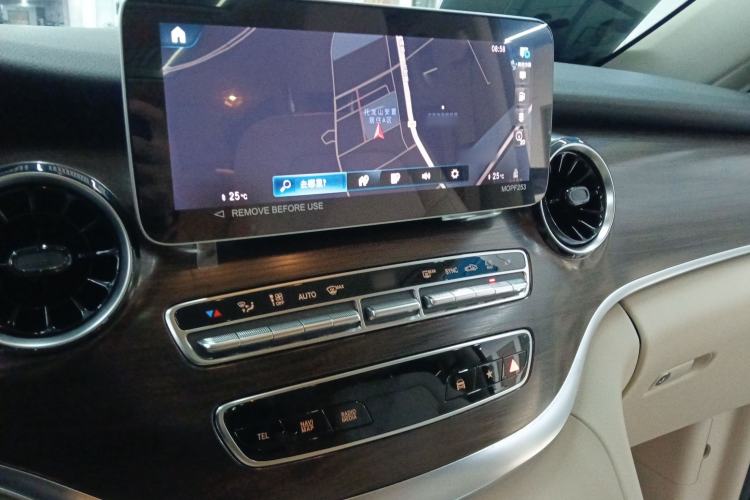 Used Mercedes-Benz V-Class 2022 V 260 Avantgarde Edition Audio And AC Panel
