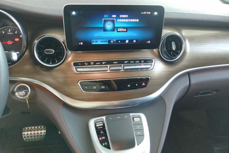 Used Mercedes-Benz V-Class 2022 V 260 L Long-wheelbase Luxury Edition Audio And AC Panel