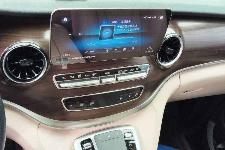 Used Mercedes-Benz V-Class 2022 V 260 Avantgarde Edition Audio And AC Panel