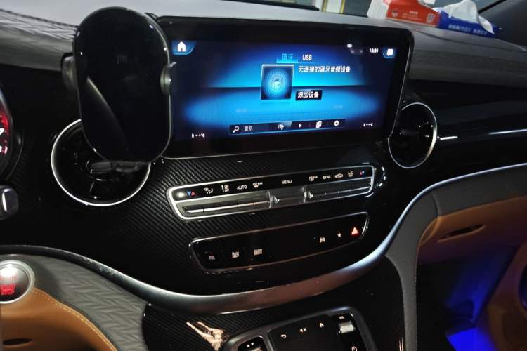 Used Mercedes-Benz V-Class 2022 V 260 Avantgarde Edition Audio And AC Panel